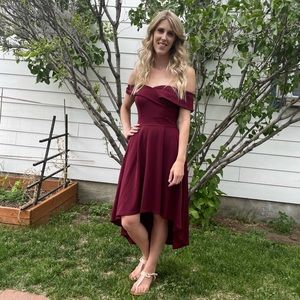 Gorgeous off shoulder dress with pockets